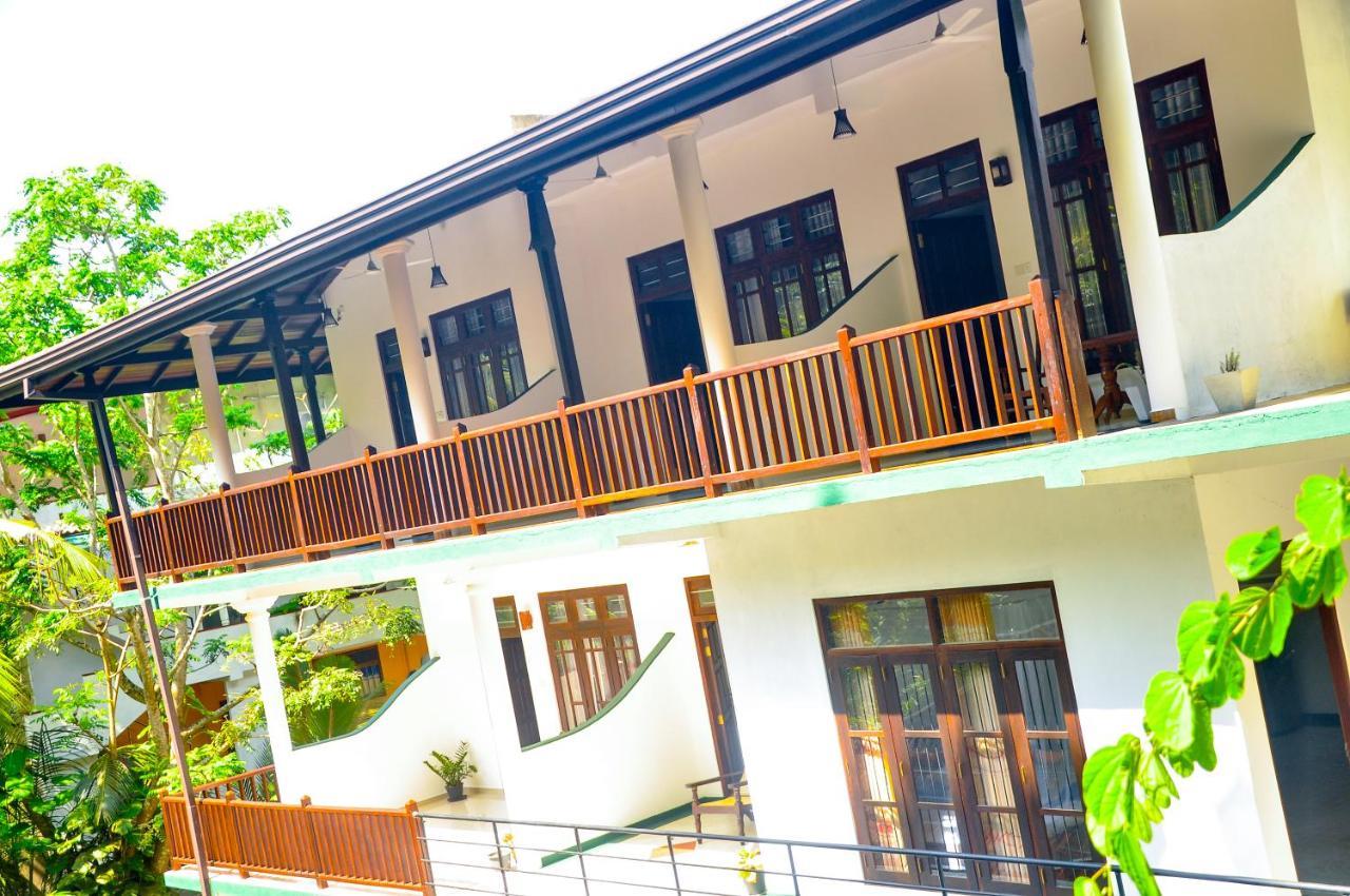 Hiru Resort Inn Unawatuna Exterior photo