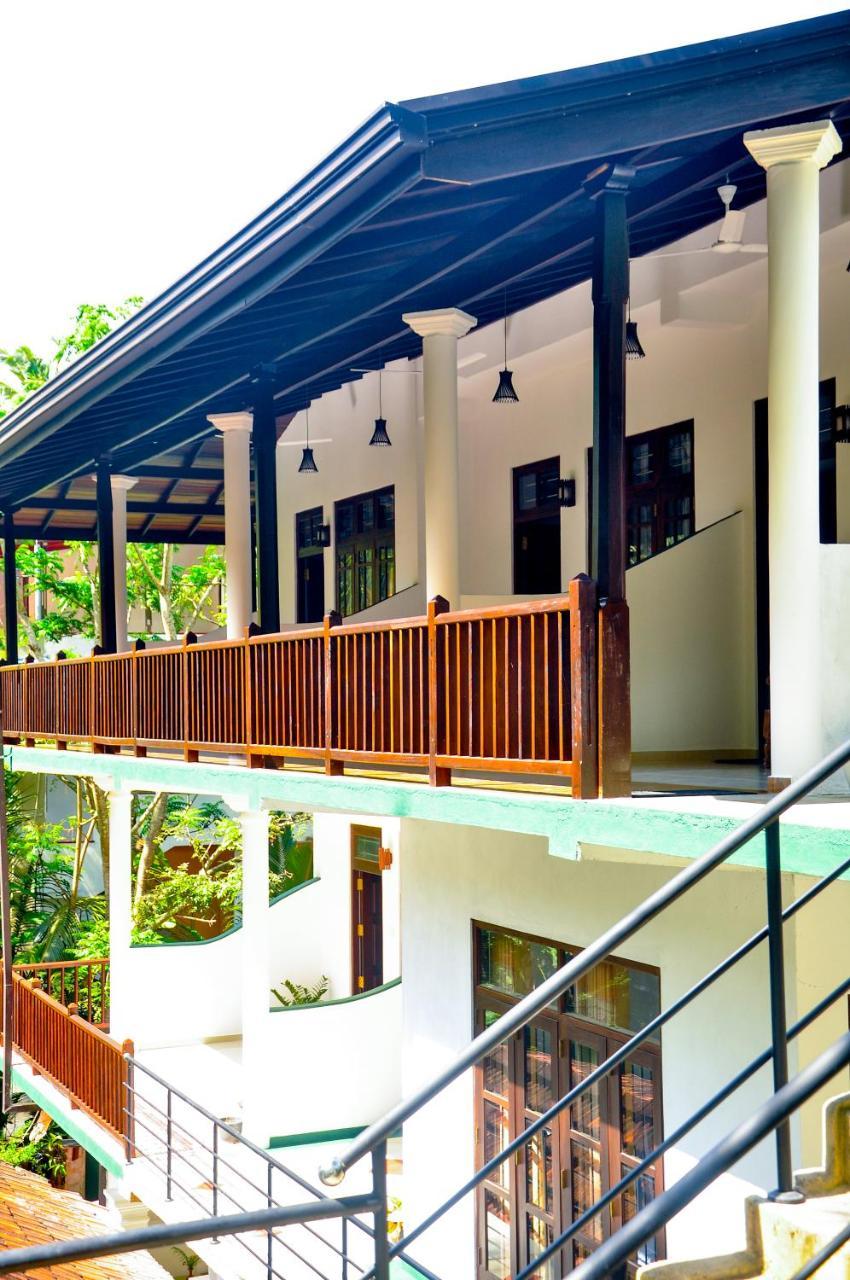 Hiru Resort Inn Unawatuna Exterior photo